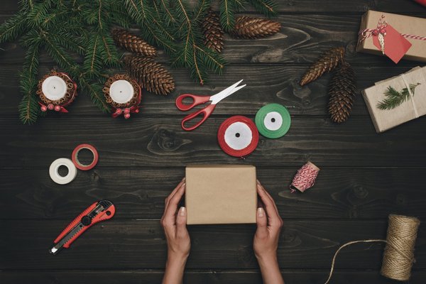 Des cadeaux attentionnés pour la maîtresse à Noël : un guide inspirant