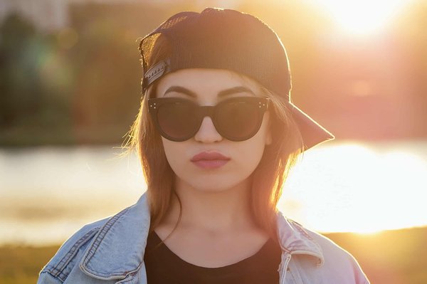 Comment assortir une casquette à vos lunettes de soleil ?